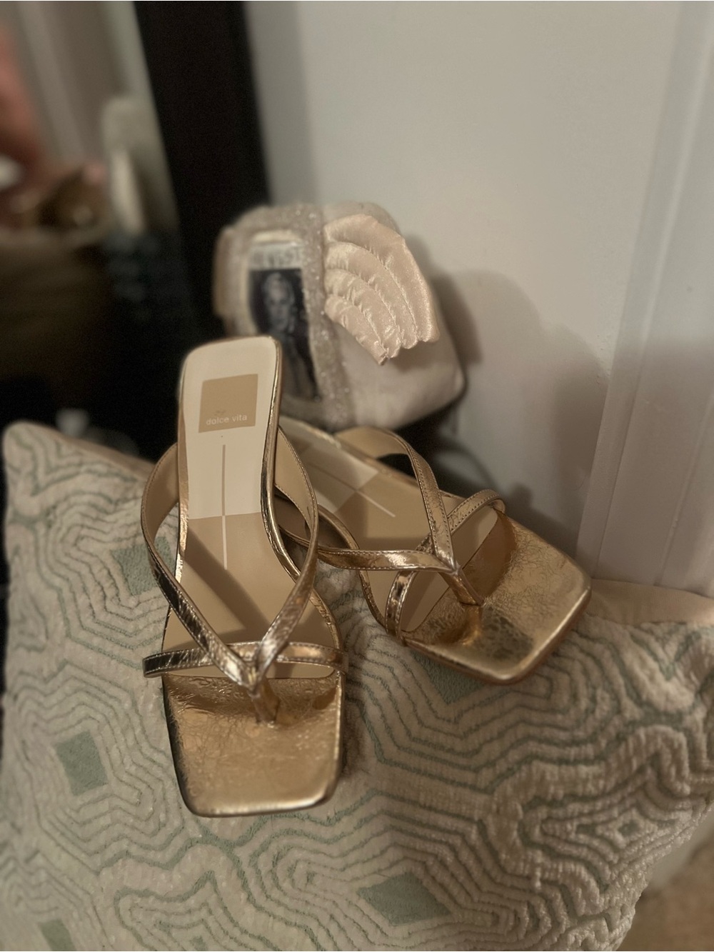 Dolce Vita Gold Strappy Square-Toe Kitten Heel Flip Flop Dressy Sandals Sz 6